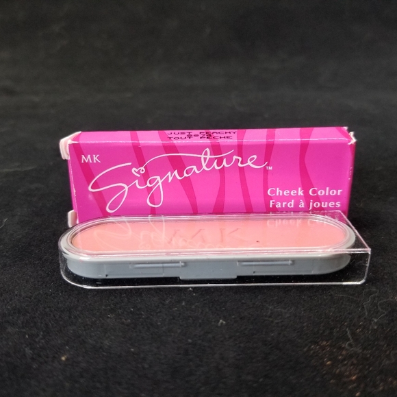Mary Kay Signature Blush Just Peachy - Picture 2 of 3